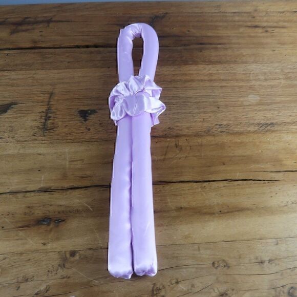 SILK PURPLE HEATLESS CURLING ROD WITH 2 SCRUNCHIES NEW WITH TAGS - Picture 1 of 7